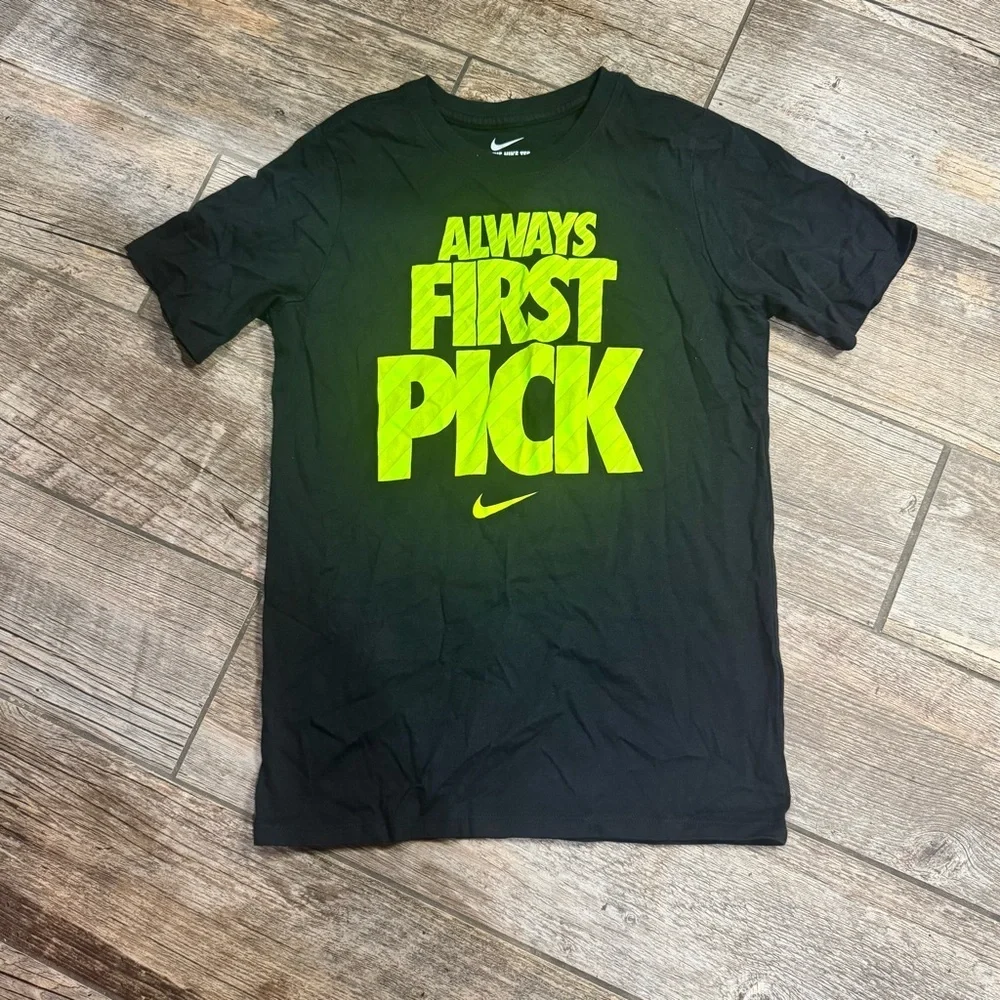 Nike youth medium